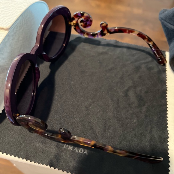 PRADA Baroque Sunglasses. Authentic, Excellent condition! - Picture 3 of 9